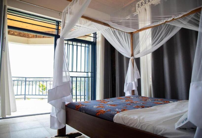 اتاق خانوادگی, Kay Sun