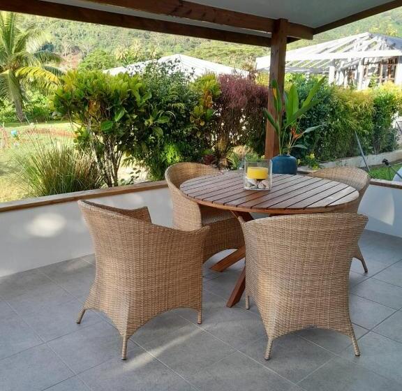 بانگلوی استاندارد, Fare Vavae