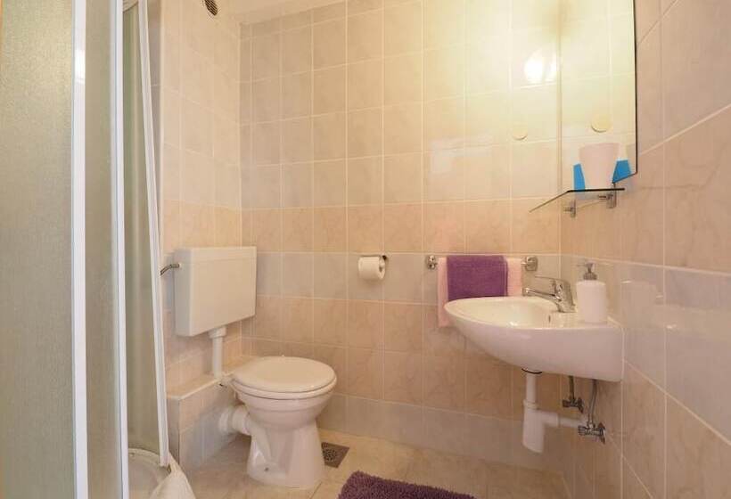 غرفة قياسية مطلّة علي البحر مزوَّدة بشُرفة, Apartments & Room Eva Slano