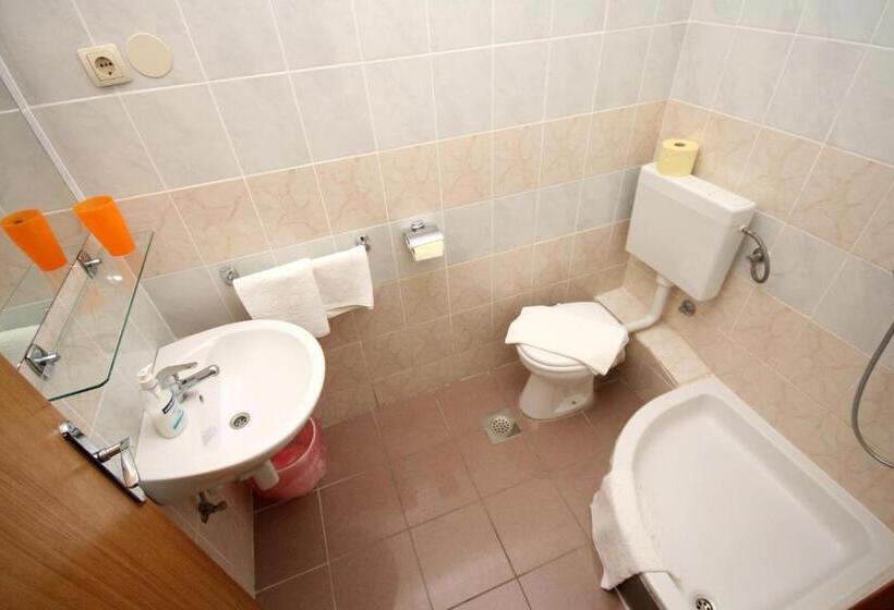 غرفة قياسية مطلّة علي البحر مزوَّدة بشُرفة, Apartments & Room Eva Slano