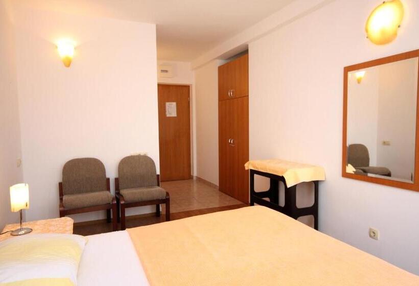 غرفة قياسية مطلّة علي البحر مزوَّدة بشُرفة, Apartments & Room Eva Slano