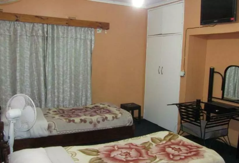 اتاق استاندارد با سرویس بهداشتی مشترک, Flintstones Backpackers