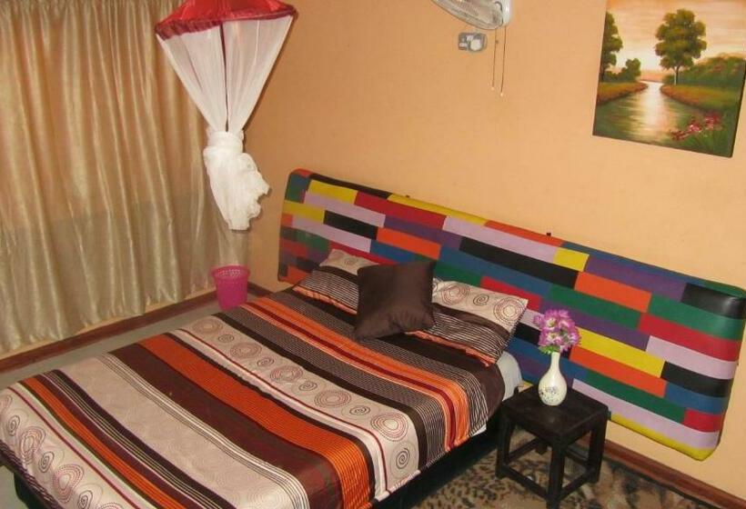 اتاق استاندارد با سرویس بهداشتی مشترک, Flintstones Backpackers