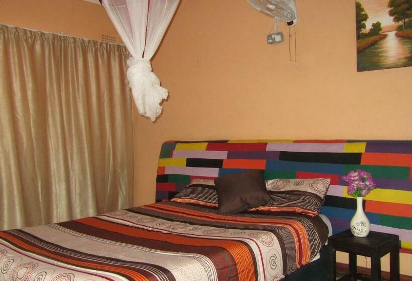 اتاق استاندارد با سرویس بهداشتی مشترک, Flintstones Backpackers