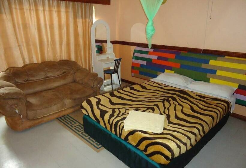 اتاق استاندارد با سرویس بهداشتی مشترک, Flintstones Backpackers