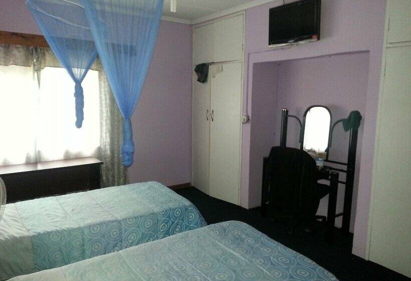 اتاق استاندارد با سرویس بهداشتی مشترک, Flintstones Backpackers