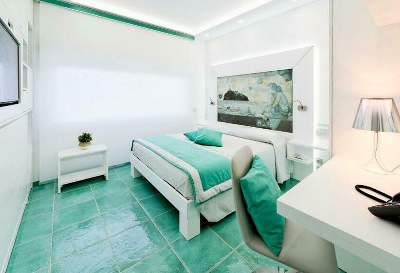 اتاق لوکس با چشم‌انداز دریا, La Madegra Seasuite