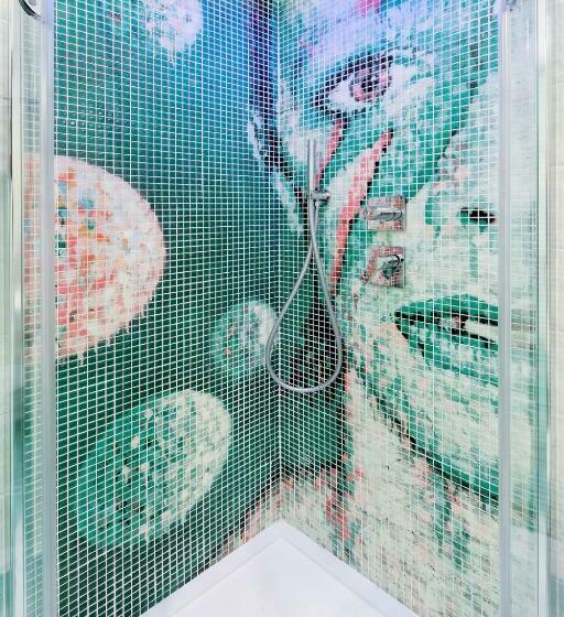 اتاق لوکس با چشم‌انداز دریا, La Madegra Seasuite