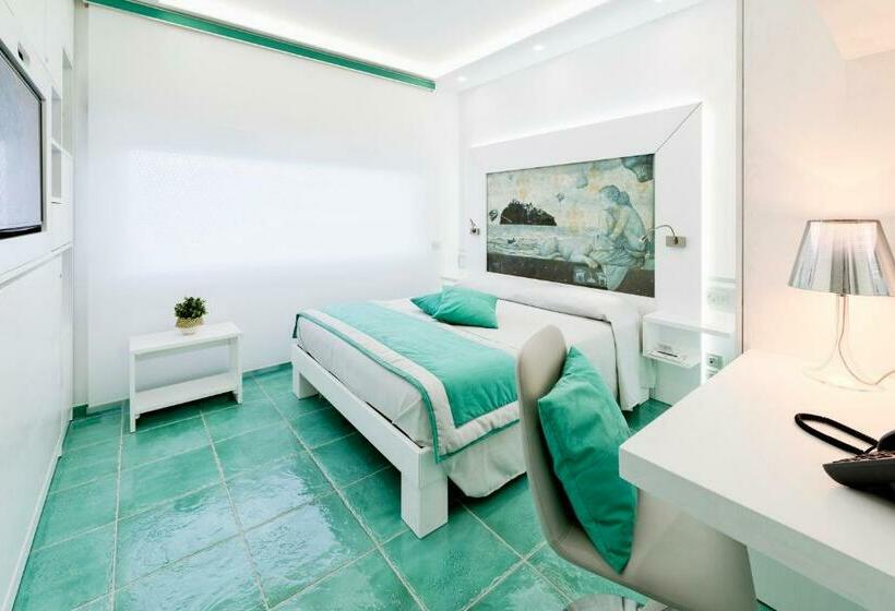 اتاق لوکس با چشم‌انداز دریا, La Madegra Seasuite