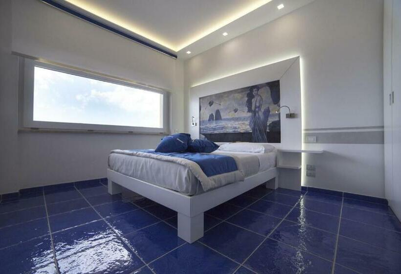 اتاق لوکس با چشم‌انداز دریا, La Madegra Seasuite