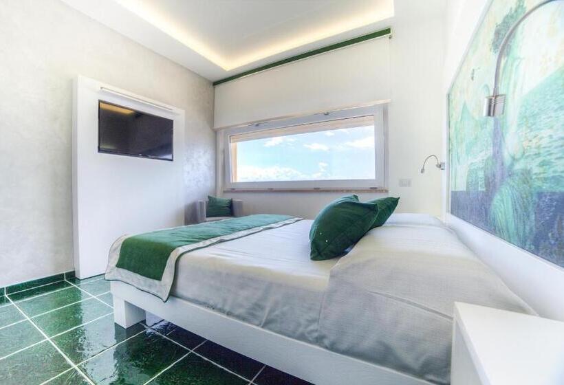 اتاق لوکس با چشم‌انداز دریا, La Madegra Seasuite