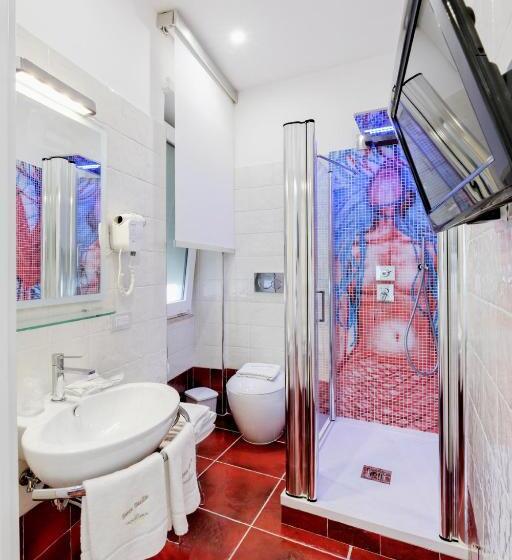 اتاق خانوادگی با چشم‌انداز جانبی دریا, La Madegra Seasuite