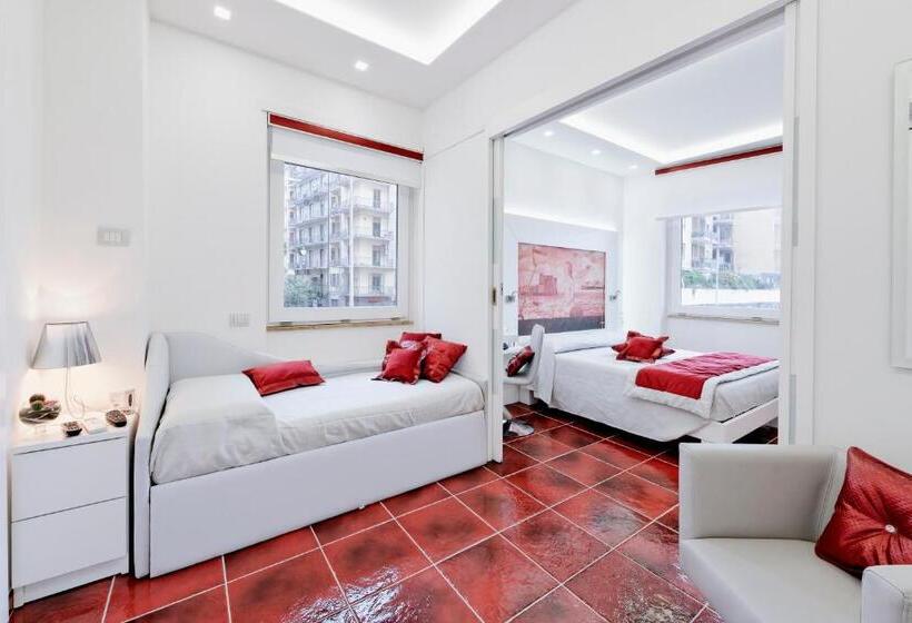 اتاق خانوادگی با چشم‌انداز جانبی دریا, La Madegra Seasuite