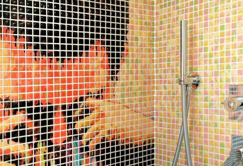 اتاق لوکس با چشم‌انداز دریا, La Madegra Seasuite