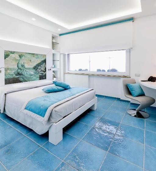 اتاق لوکس با چشم‌انداز دریا, La Madegra Seasuite