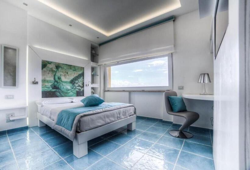 اتاق لوکس با چشم‌انداز دریا, La Madegra Seasuite