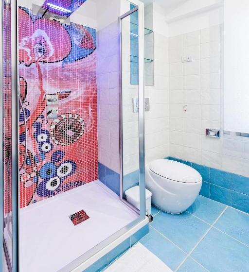 اتاق لوکس با چشم‌انداز دریا, La Madegra Seasuite