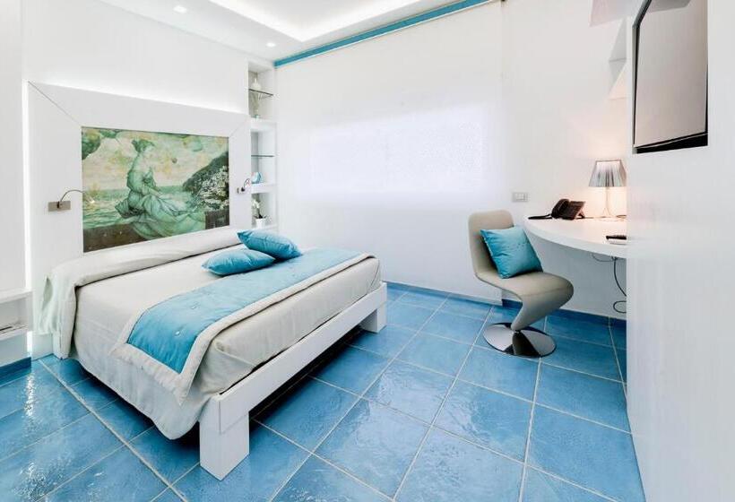 اتاق لوکس با چشم‌انداز دریا, La Madegra Seasuite