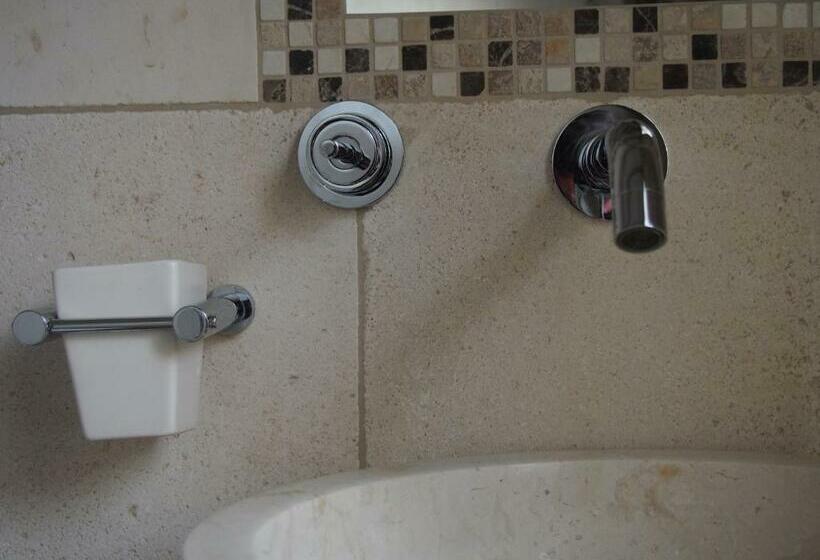 חדר דלוקס, Les Lumières De Genève