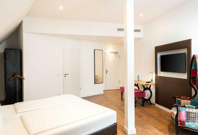 高级三人间, Elaya Leipzig City Center