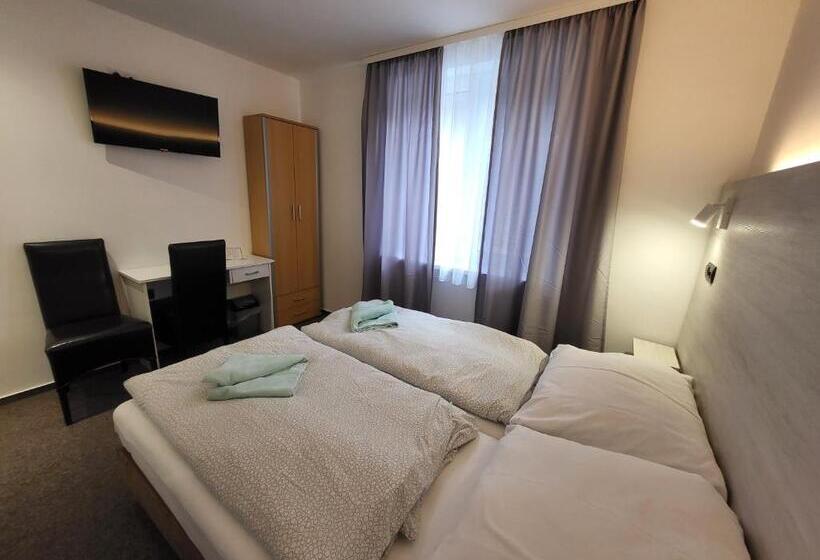 컴포트 룸, Alcorso Pension