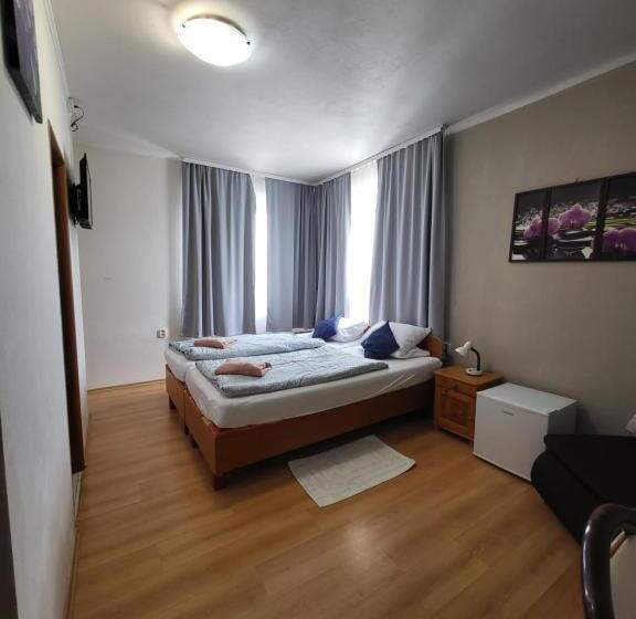 컴포트 룸, Alcorso Pension