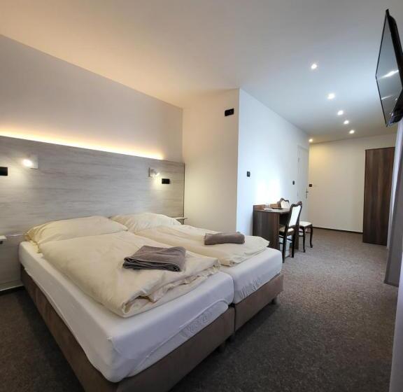 컴포트 룸, Alcorso Pension