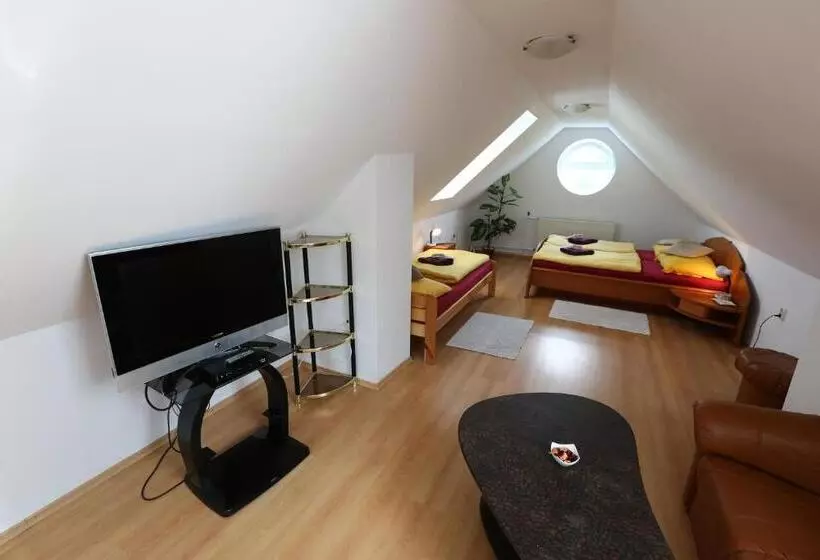 اتاق دوبلکس, Alcorso Pension