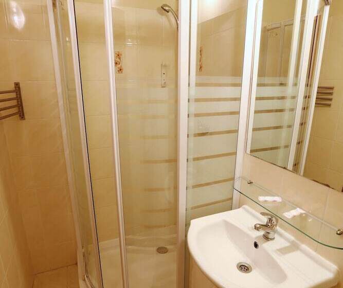 컴포트 룸, Alcorso Pension