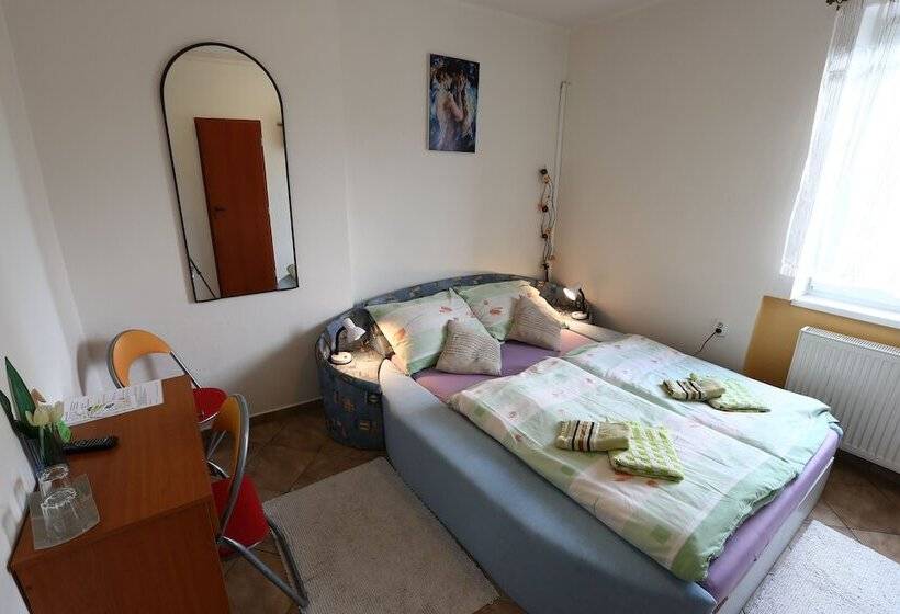 컴포트 룸, Alcorso Pension