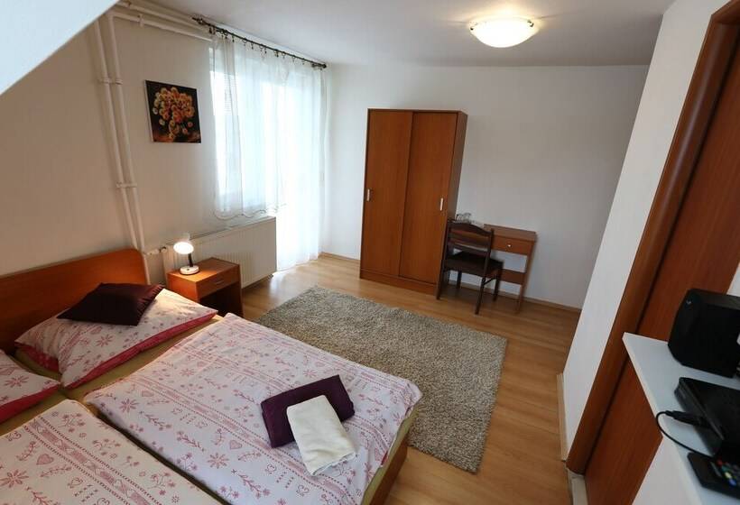 컴포트 룸, Alcorso Pension