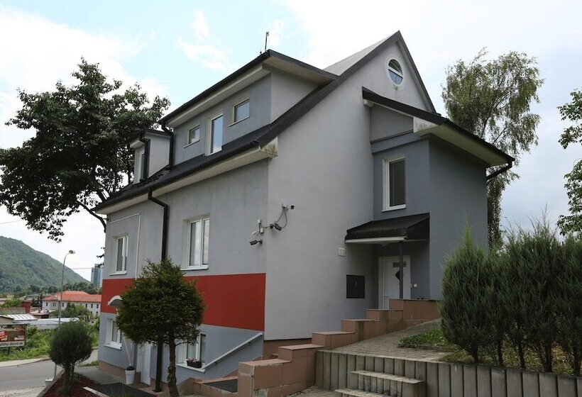 컴포트 룸, Alcorso Pension