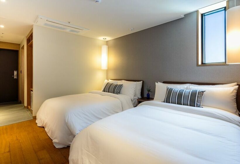 غرفة ديلوكس, Hi