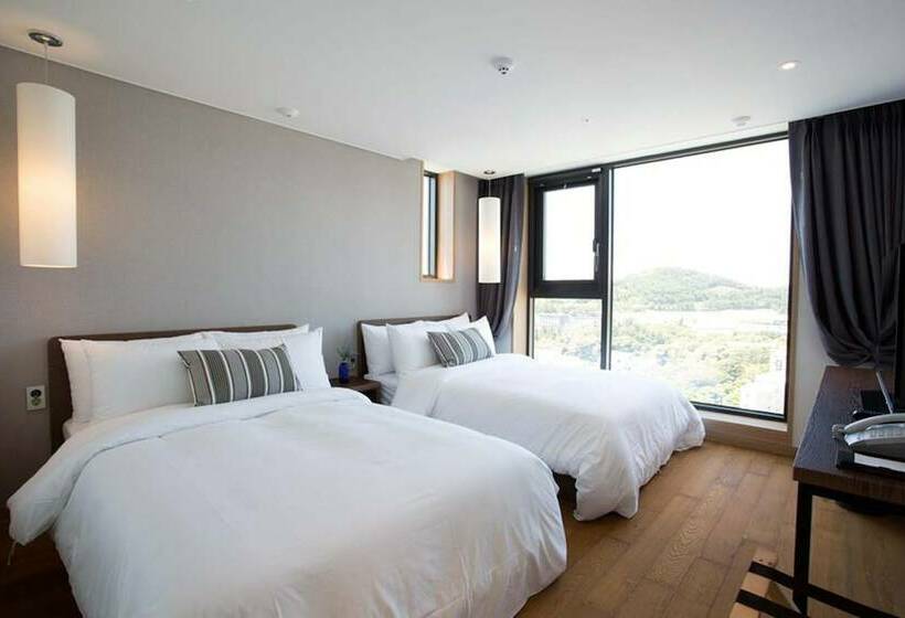 غرفة ديلوكس, Hi