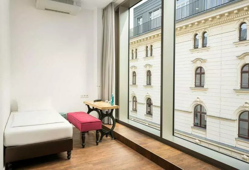 اتاق استاندارد سه نفره, Elaya Leipzig City Center