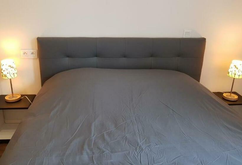 标准间, Au Pigeon Blanc