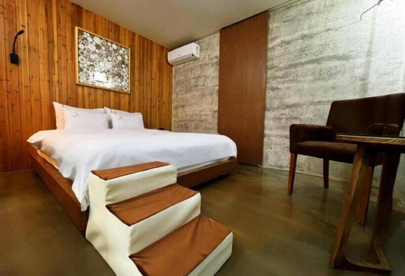 标准间, Jeonju Neue