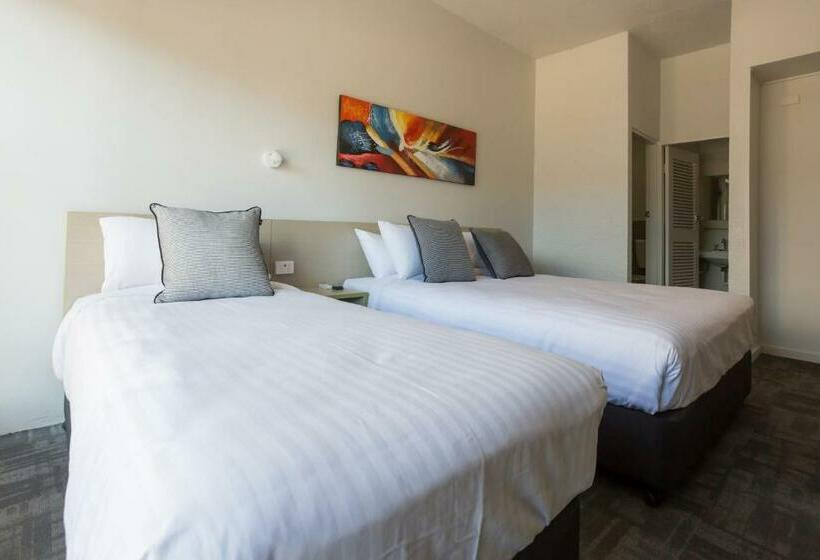 استودیوی استاندارد, Nightcap At Emerald Star