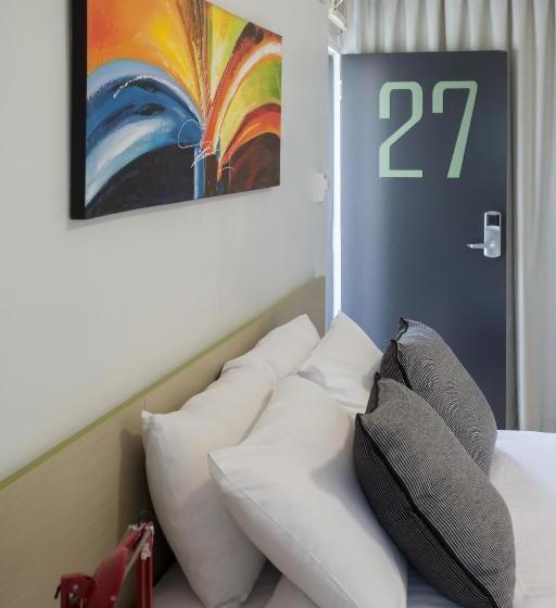 استودیوی استاندارد, Nightcap At Emerald Star