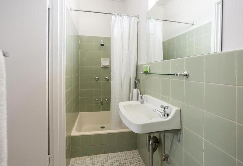 استودیوی استاندارد, Nightcap At Emerald Star