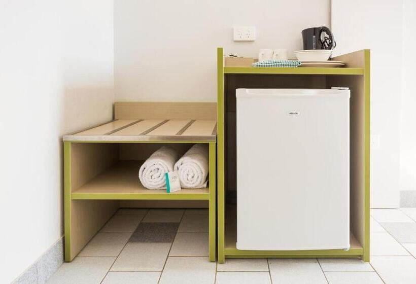 استودیوی استاندارد, Nightcap At Emerald Star