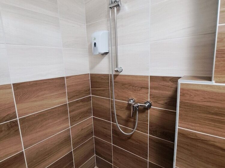 컴포트 룸, Alcorso Pension