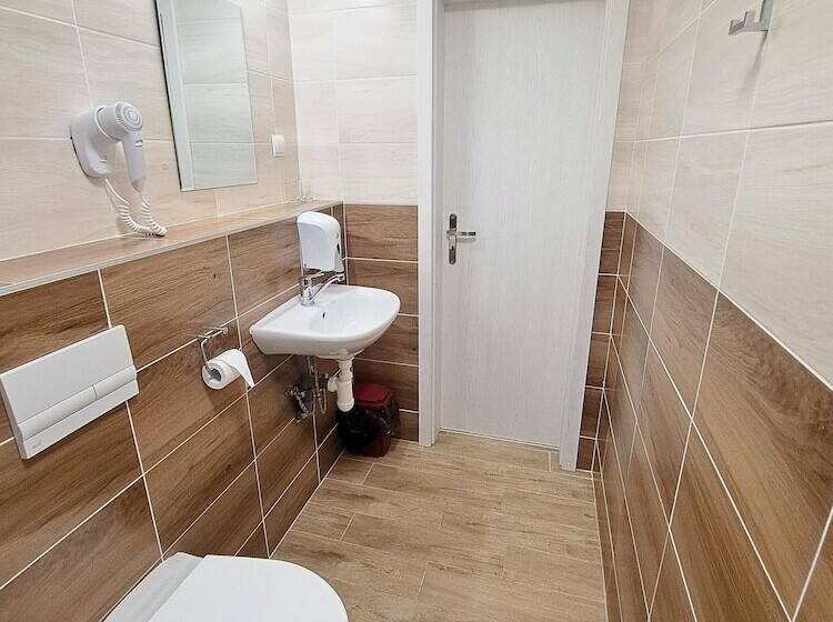 컴포트 룸, Alcorso Pension