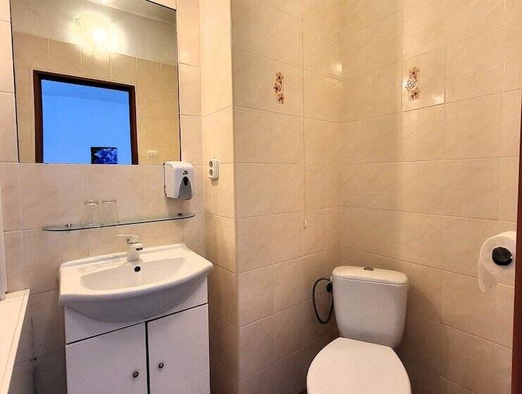 컴포트 룸, Alcorso Pension