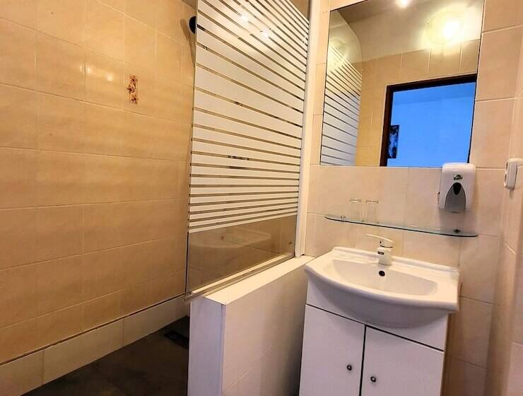 컴포트 룸, Alcorso Pension