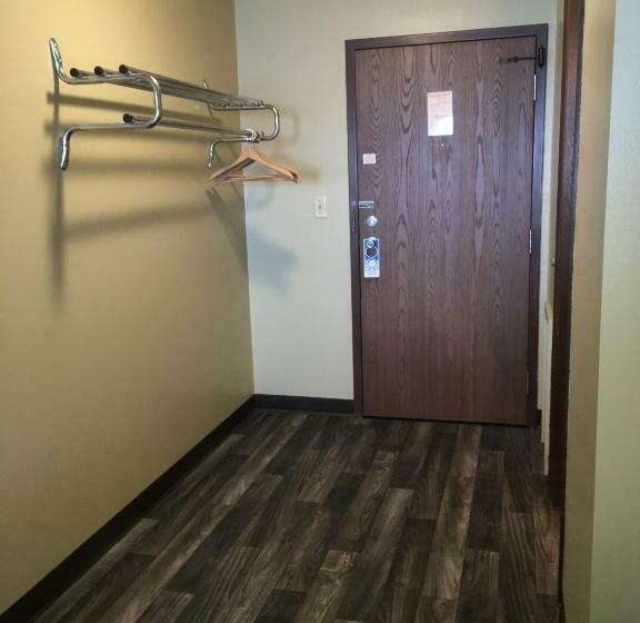 اتاق سوپریور, Sunlac Inn Devils Lake