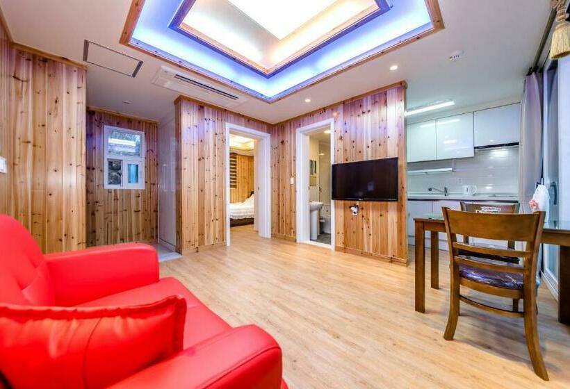 منزل غرفة نوم واحدة, Modnie Pension