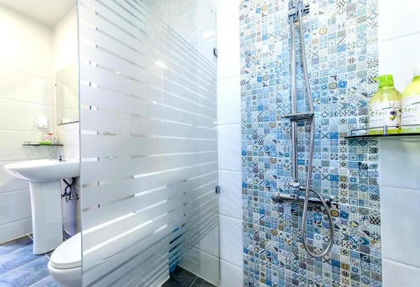 منزل غرفة نوم واحدة, Modnie Pension