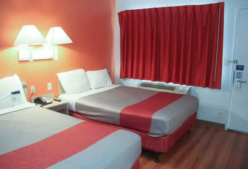 Deluxe Neljän Hengen Huone, Motel 6 Lufkin, Tx