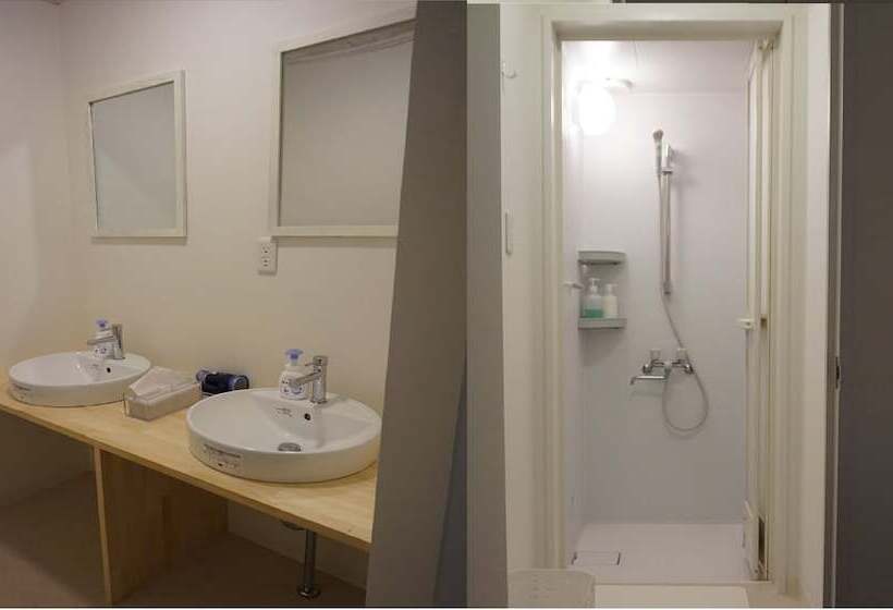 Кровать в Общей Комнате, Uni Hostel